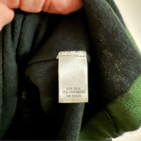 Banana Republic Size Medium Green SILK COTTON CASHMERE V-NECK SWEATER - Picture 4 of 5